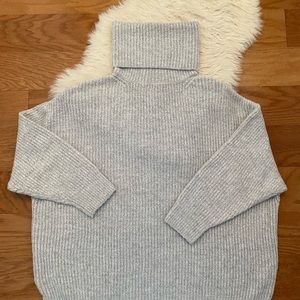 Oversized knit turtleneck